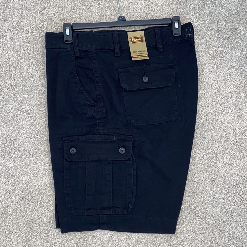 Men’s Foundry black cargo shorts sz 48